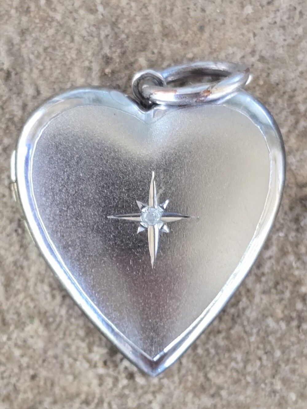 Brushed 925 sterling silver diamond star/sun burst center heart locket - Picture 9 of 16